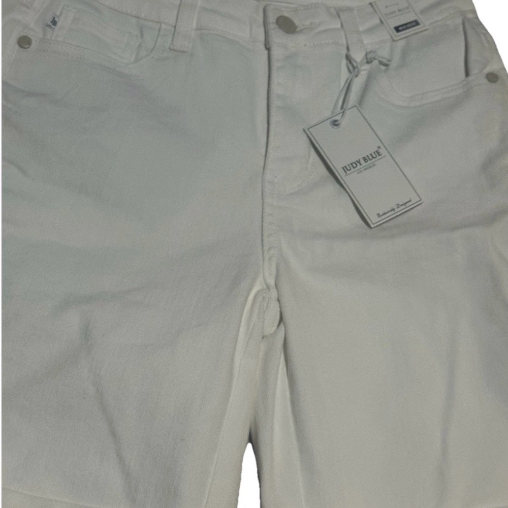 Judy Blue Women's White Mid Rise Shorts NWT Sz Small